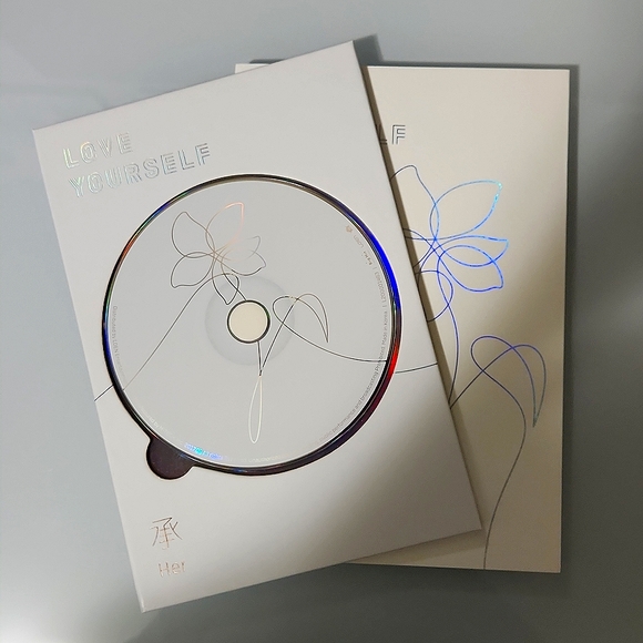 Love Yourself Her Album - White - Picture 5 of 9